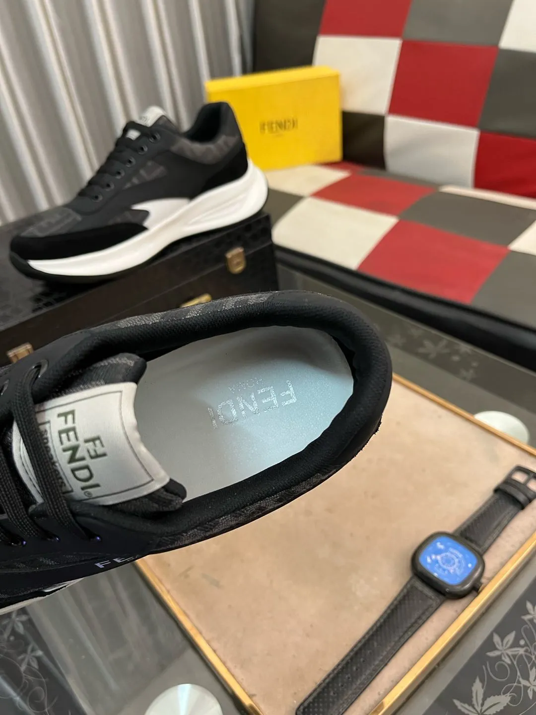 Men's Men's Shoes💰440⌚️⌚️[fendi] Fendi's classic and comfortable men's, this complex sneaker is made of soft calfskin➕genuine leather lining➕original ultra-light rubber material with rough outsole. This unique light style is suitable for the casual and refined sensibility of this season. It is comfortable and natural on the feet. It is an everyday style for casual travel in autumn and winter! 38−443️⃣colors available
